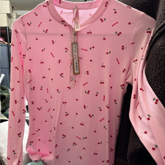 Skims soft lounge long sleeve Henley cherry blossom print - Picture 3 of 5